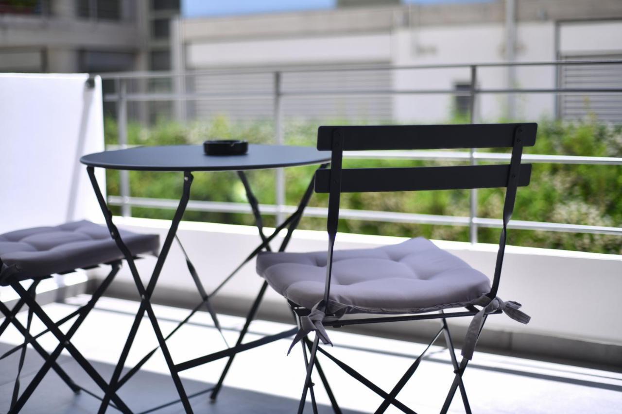 Soho Apartments By Olala Homes Атина Екстериор снимка